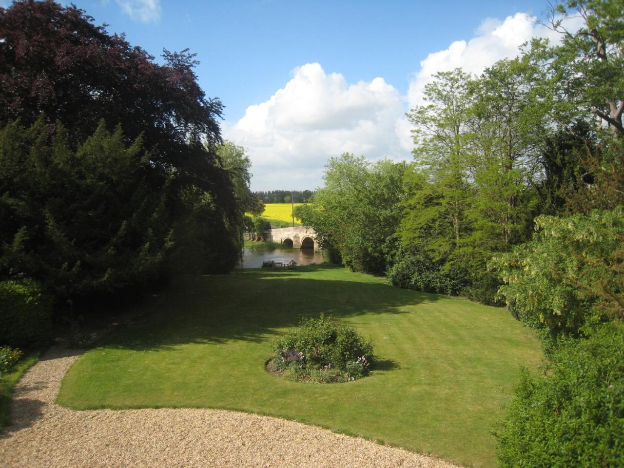 Castle Farm Guest House Peterborough Exterior photo